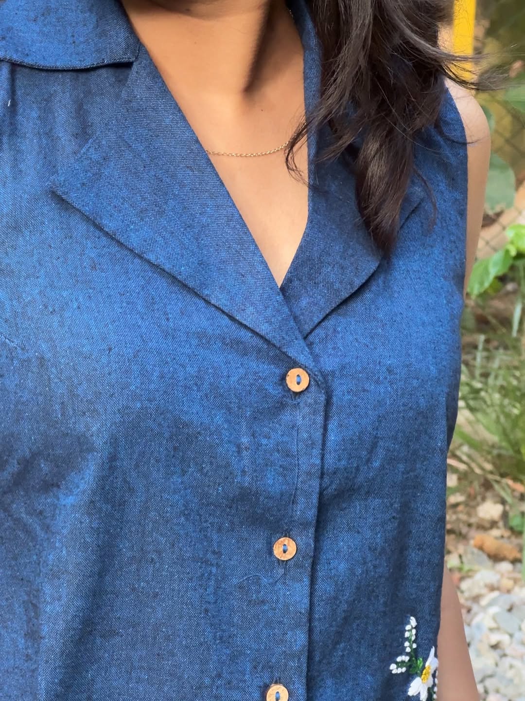 Blue Sleeveless Co-ord Set with Hand-Embroidered Daisy Motifs – Ahsaas Udaipur