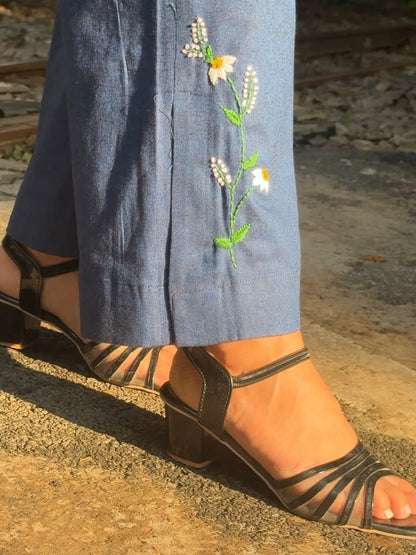 Blue Sleeveless Co-ord Set with Hand-Embroidered Daisy Motifs – Ahsaas Udaipur