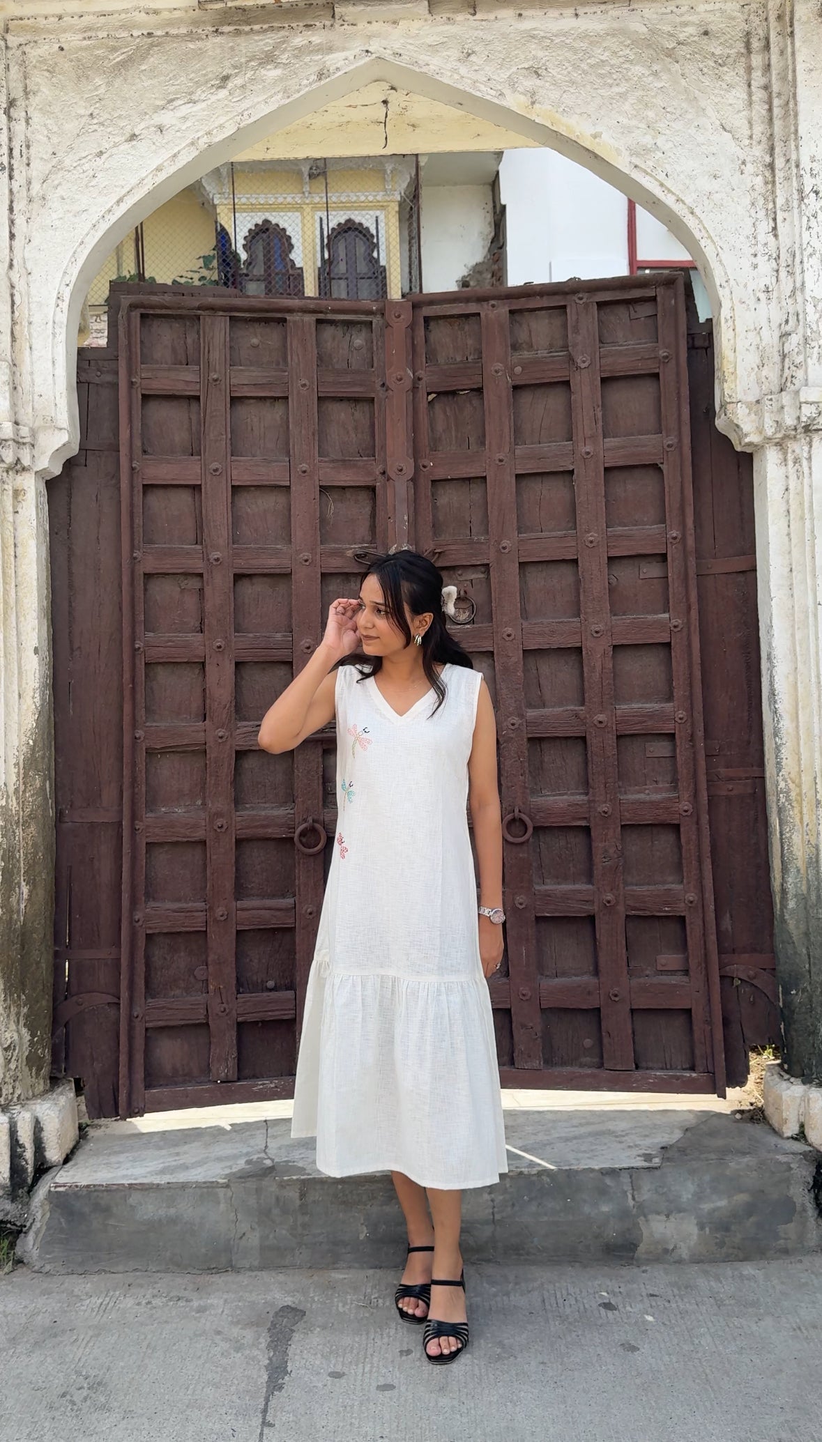 White Cotton Sleeveless Kurti/Dress with Hand-Embroidered Dragonfly Motifs – Ahsaas Udaipur